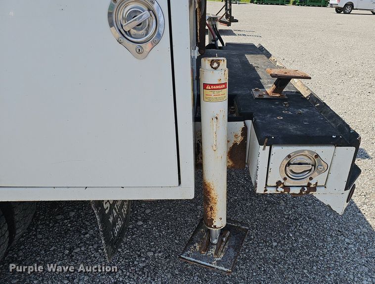 image for item DP6520 2009 GMC C5500 utility / service truck