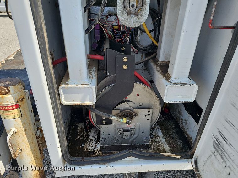 image for item DP6520 2009 GMC C5500 utility / service truck