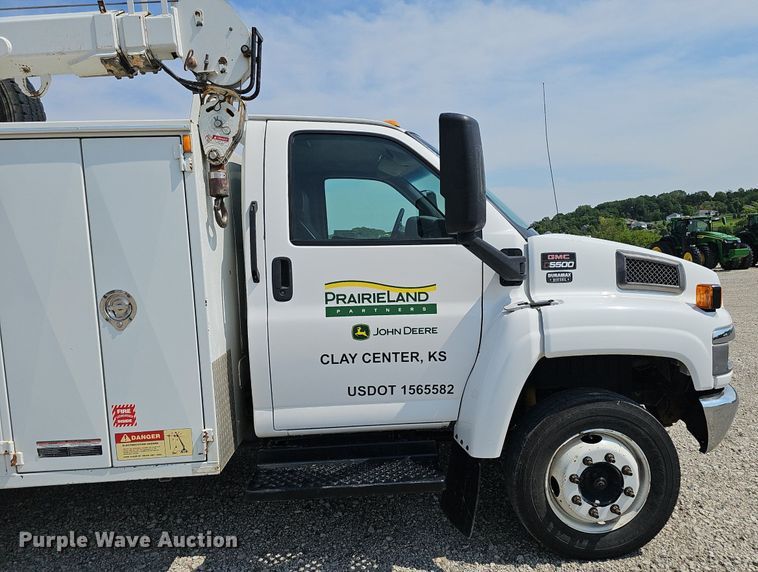 image for item DP6520 2009 GMC C5500 utility / service truck
