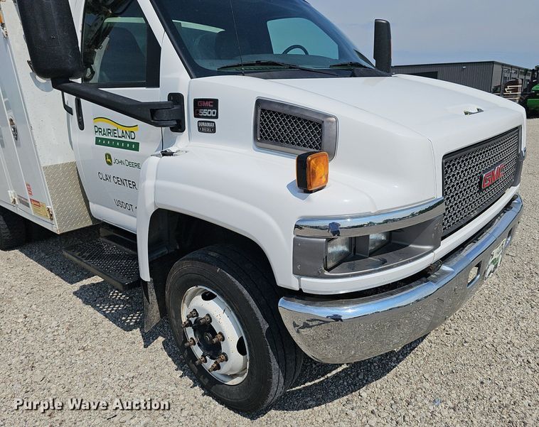 image for item DP6520 2009 GMC C5500 utility / service truck