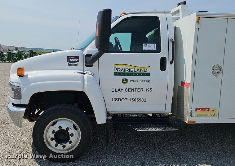 image for item DP6520 2009 GMC C5500 utility / service truck
