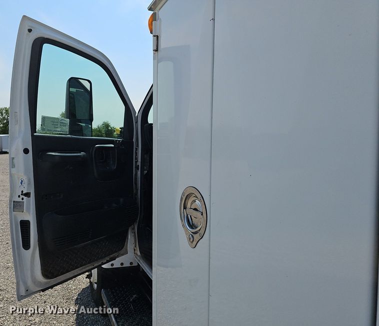 image for item DP6520 2009 GMC C5500 utility / service truck