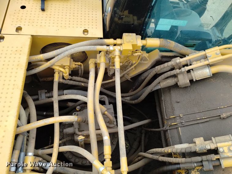 image for item DQ6115 2007 Caterpillar 330D L excavator