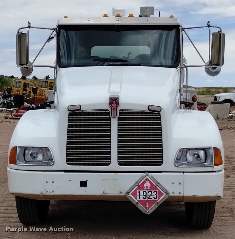image for item DQ6116 2006 Kenworth T300 fuel truck
