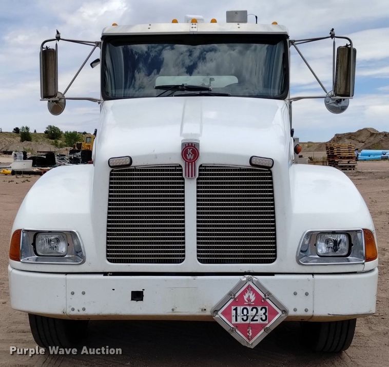 image for item DQ6116 2006 Kenworth T300 fuel truck