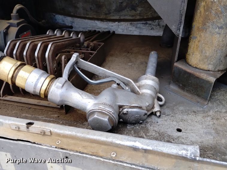 image for item DQ6116 2006 Kenworth T300 fuel truck