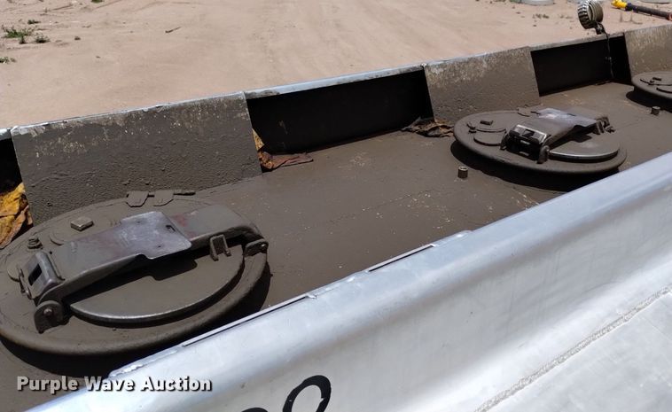 image for item DQ6116 2006 Kenworth T300 fuel truck