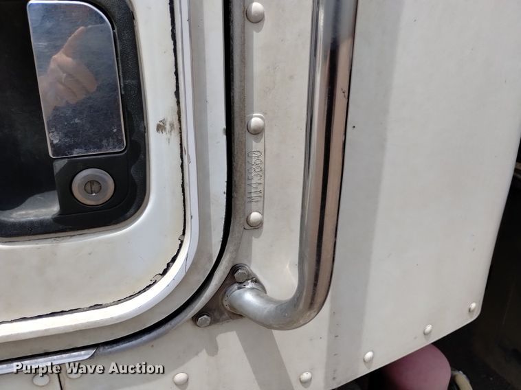 image for item DQ6116 2006 Kenworth T300 fuel truck