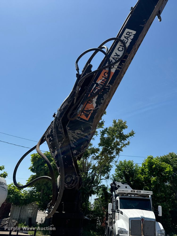 image for item DQ6771 2007 Sterling grapple crane truck