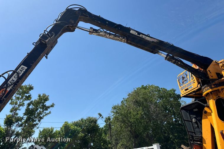 image for item DQ6771 2007 Sterling grapple crane truck