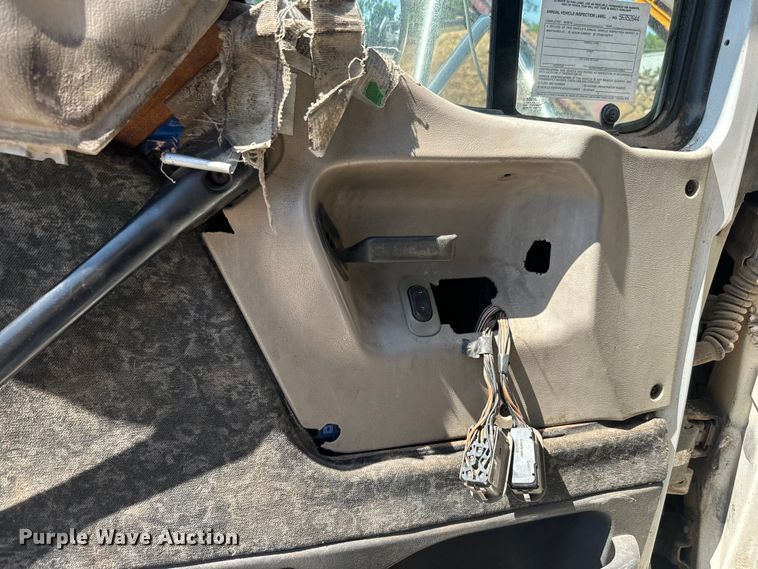 image for item DQ6771 2007 Sterling grapple crane truck