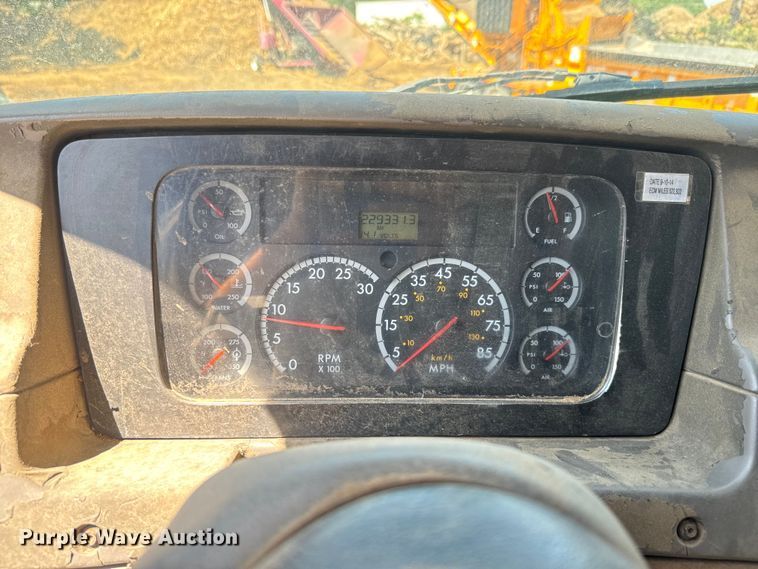 image for item DQ6771 2007 Sterling grapple crane truck