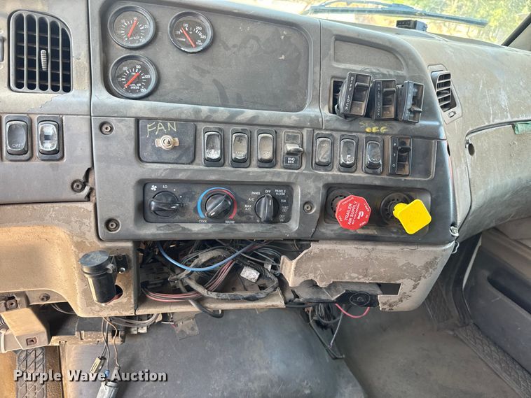 image for item DQ6771 2007 Sterling grapple crane truck