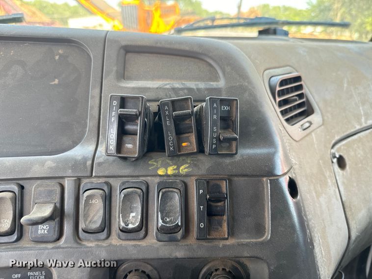 image for item DQ6771 2007 Sterling grapple crane truck