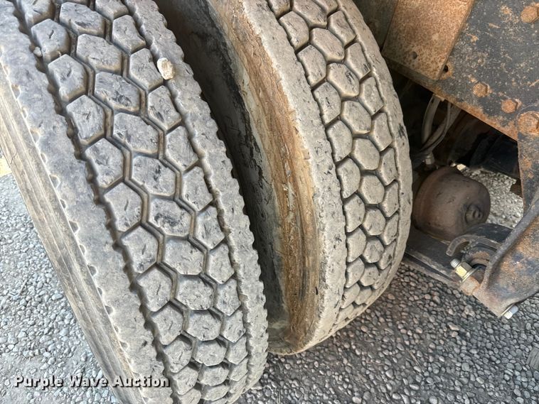 image for item DQ6771 2007 Sterling grapple crane truck