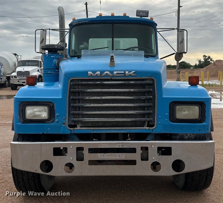 image for item DQ6777 1997 Mack RD690S ready mix truck