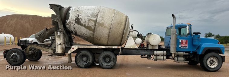 image for item DQ6777 1997 Mack RD690S ready mix truck