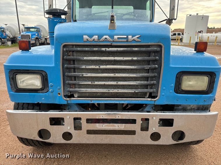 image for item DQ6777 1997 Mack RD690S ready mix truck