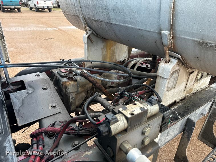 image for item DQ6777 1997 Mack RD690S ready mix truck