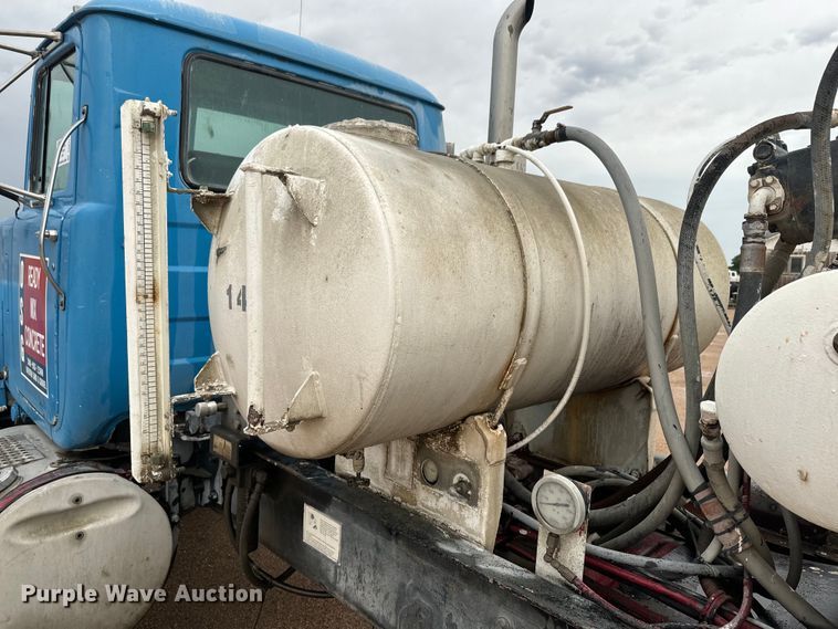 image for item DQ6777 1997 Mack RD690S ready mix truck