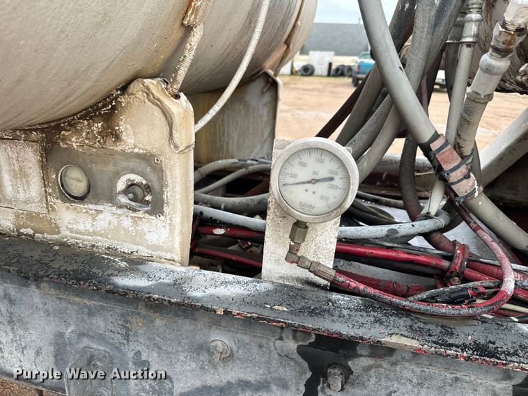 image for item DQ6777 1997 Mack RD690S ready mix truck