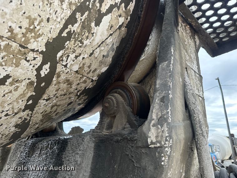 image for item DQ6777 1997 Mack RD690S ready mix truck