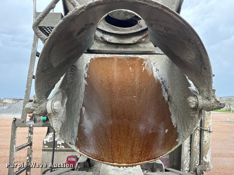 image for item DQ6777 1997 Mack RD690S ready mix truck