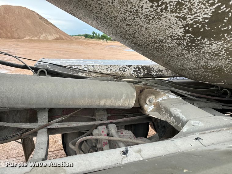 image for item DQ6777 1997 Mack RD690S ready mix truck