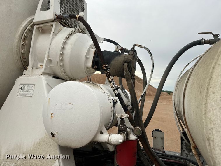 image for item DQ6777 1997 Mack RD690S ready mix truck