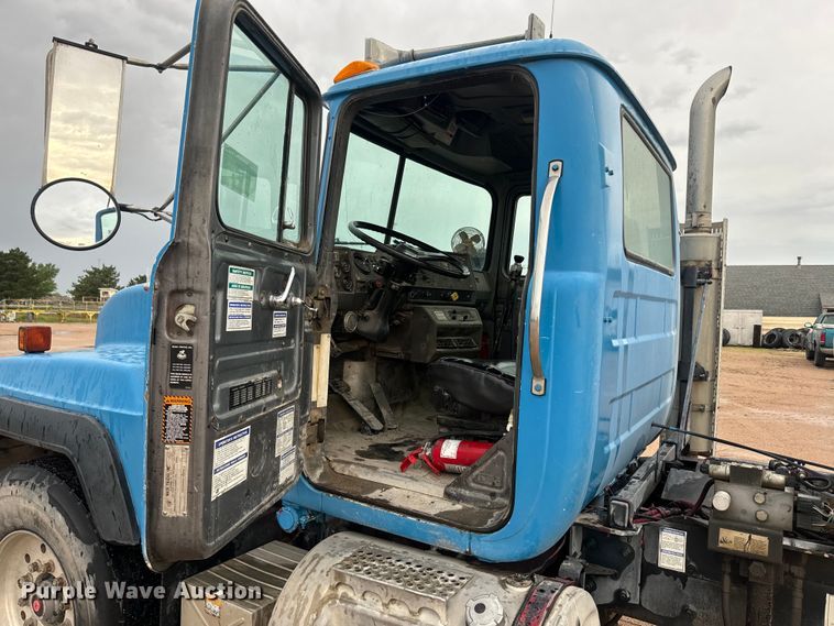 image for item DQ6777 1997 Mack RD690S ready mix truck