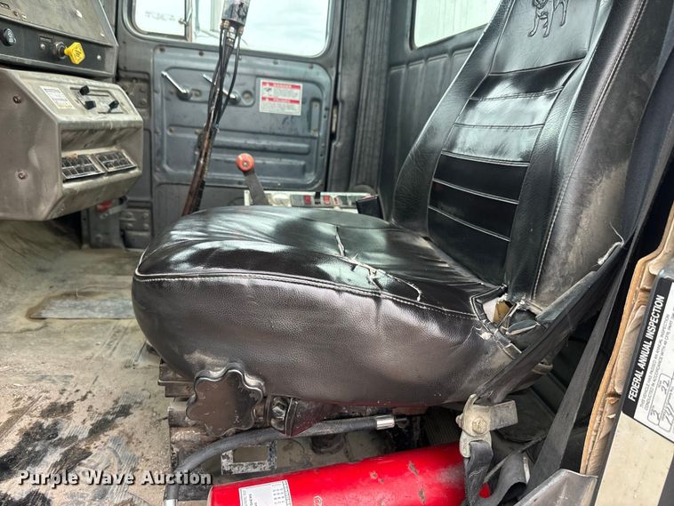 image for item DQ6777 1997 Mack RD690S ready mix truck