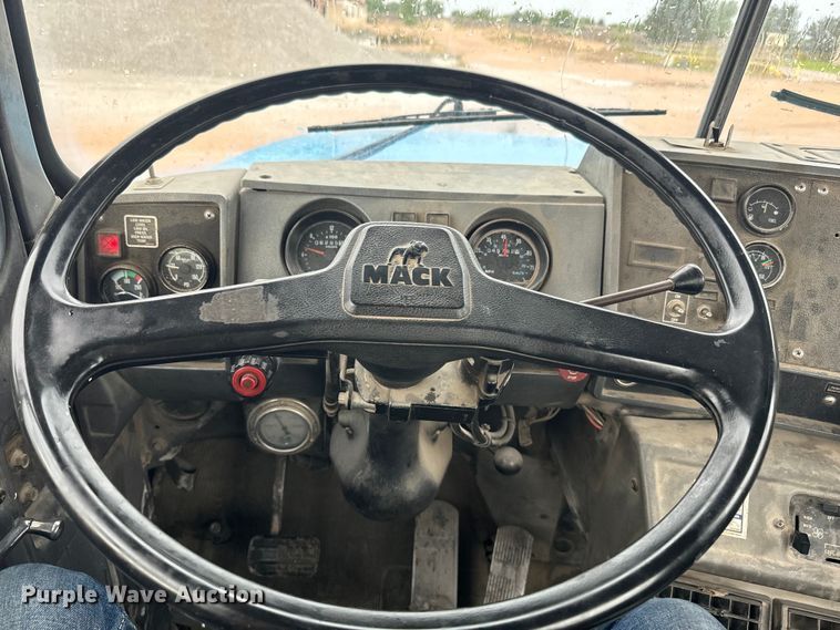 image for item DQ6777 1997 Mack RD690S ready mix truck