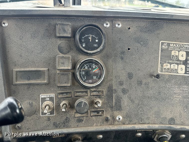 image for item DQ6777 1997 Mack RD690S ready mix truck