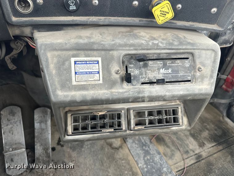 image for item DQ6777 1997 Mack RD690S ready mix truck