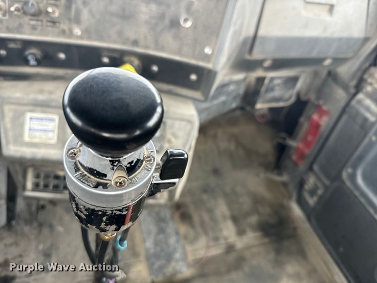 image for item DQ6777 1997 Mack RD690S ready mix truck