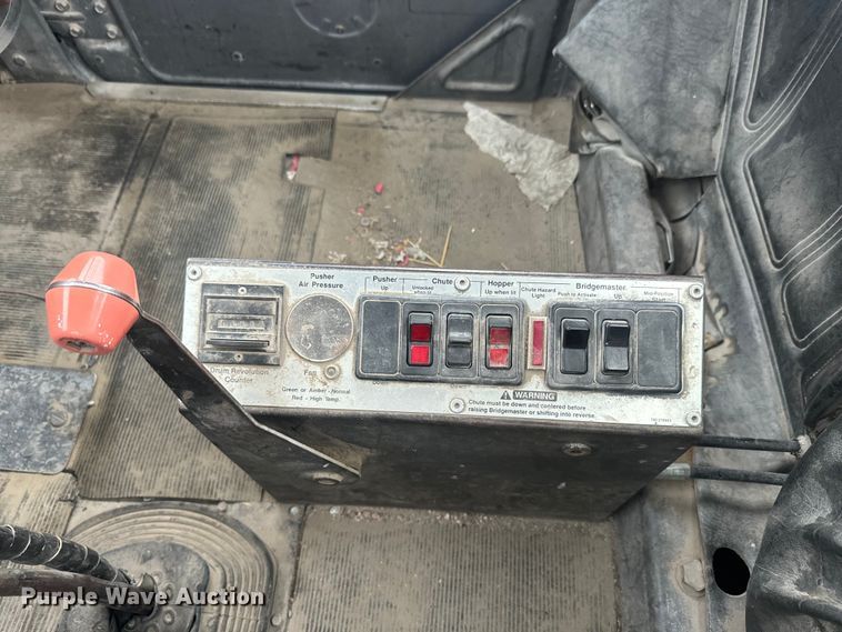 image for item DQ6777 1997 Mack RD690S ready mix truck