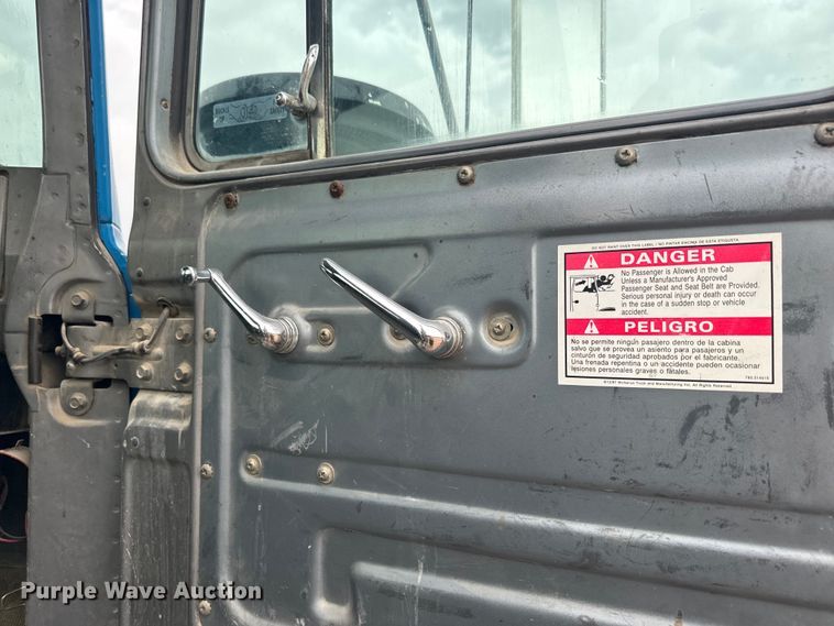 image for item DQ6777 1997 Mack RD690S ready mix truck