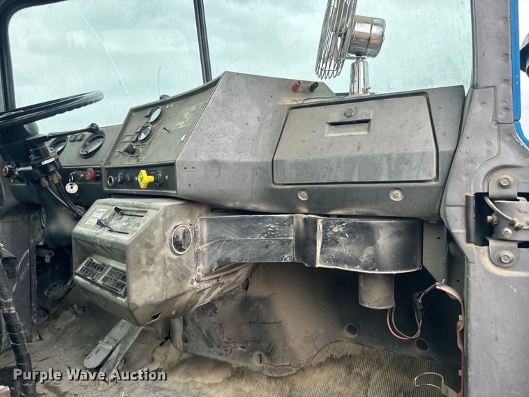 image for item DQ6777 1997 Mack RD690S ready mix truck