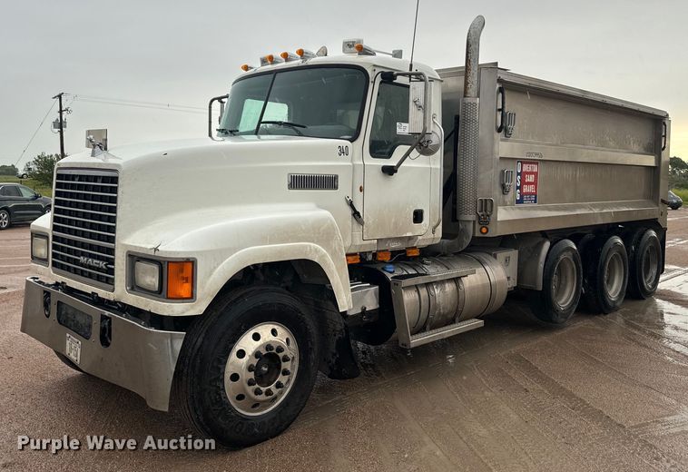 image for item DQ6778 2011 Mack CHU dump truck