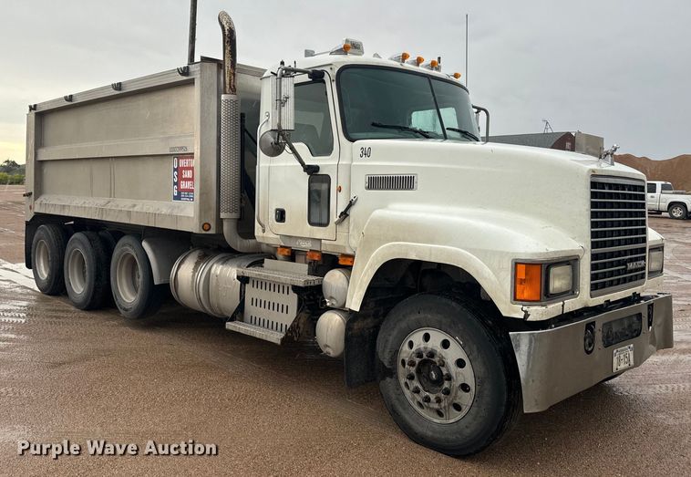 image for item DQ6778 2011 Mack CHU dump truck