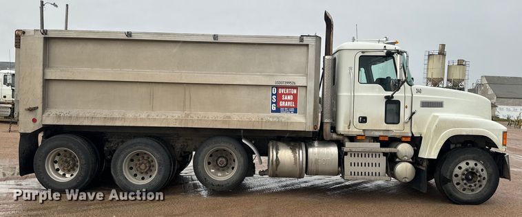 image for item DQ6778 2011 Mack CHU dump truck