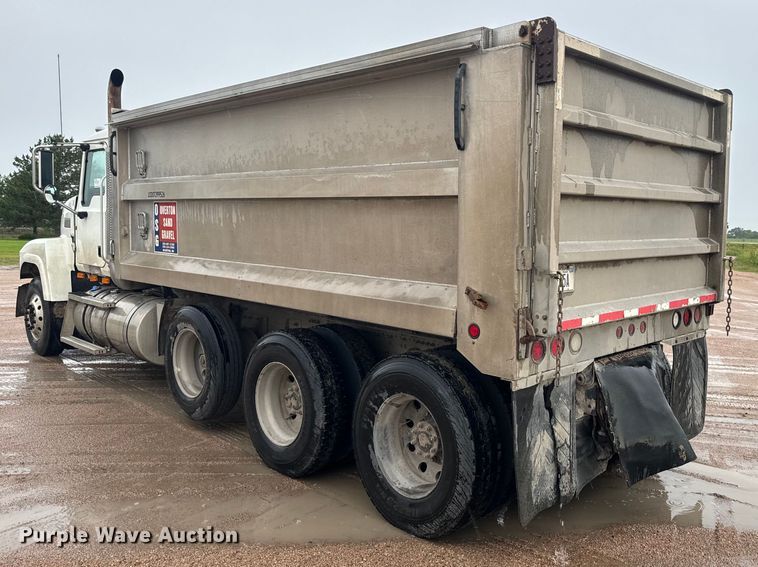 image for item DQ6778 2011 Mack CHU dump truck