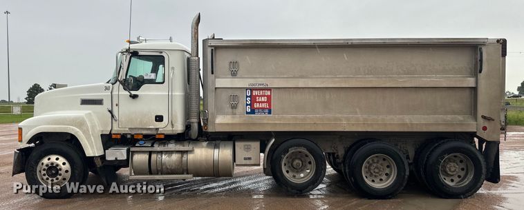 image for item DQ6778 2011 Mack CHU dump truck