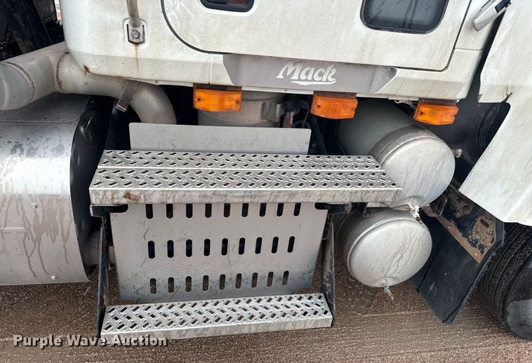 image for item DQ6778 2011 Mack CHU dump truck