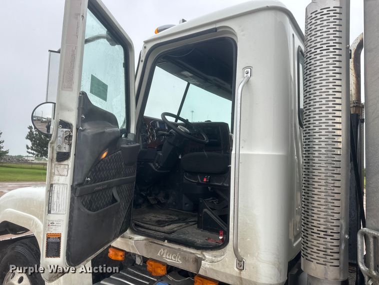 image for item DQ6778 2011 Mack CHU dump truck