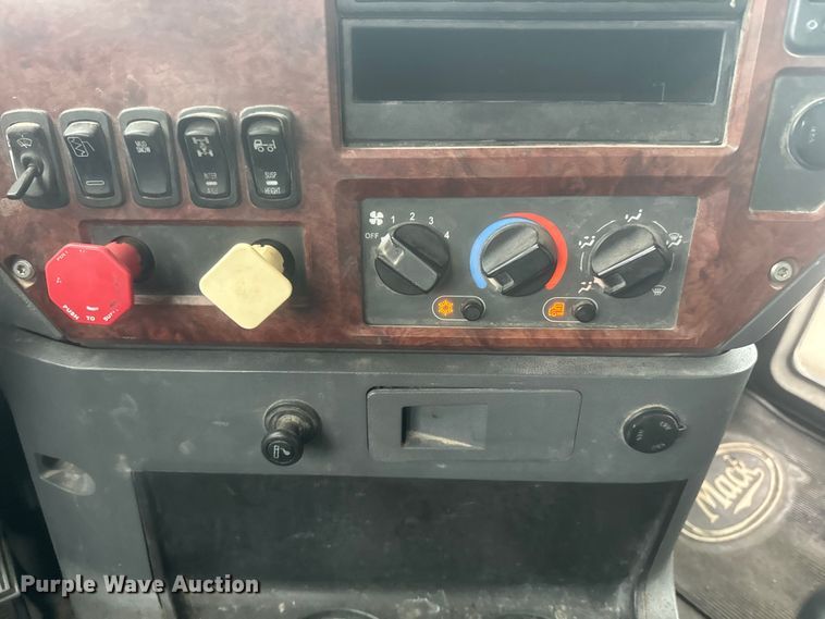 image for item DQ6778 2011 Mack CHU dump truck