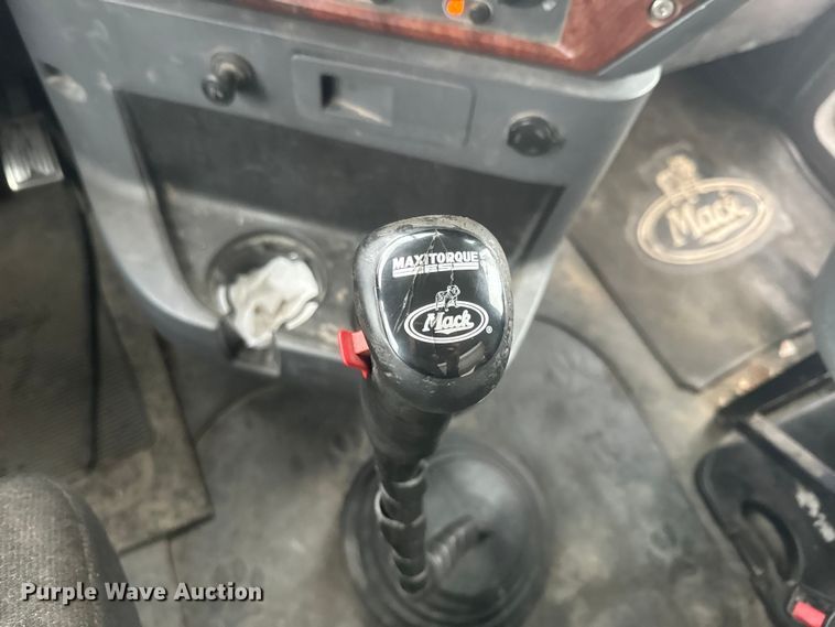 image for item DQ6778 2011 Mack CHU dump truck