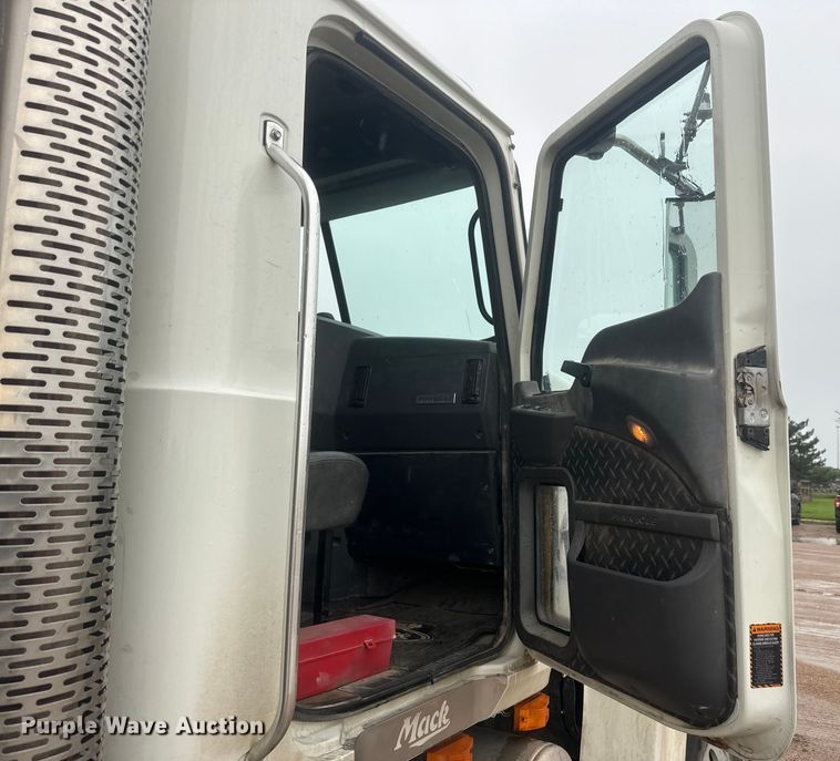 image for item DQ6778 2011 Mack CHU dump truck