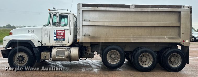 image for item DQ6779 1996 Mack RD688S dump truck