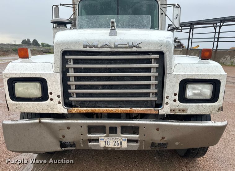 image for item DQ6779 1996 Mack RD688S dump truck